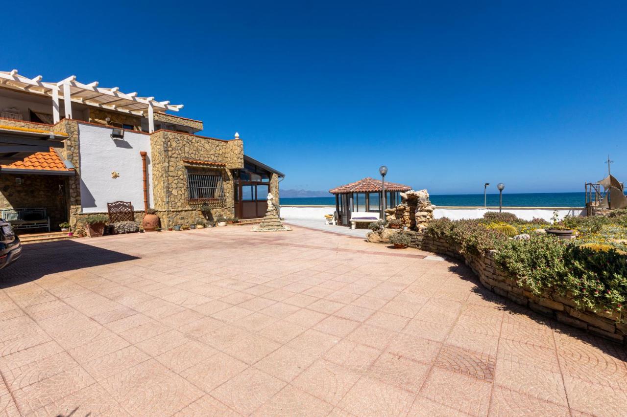 Casa Vacanza Barbera - In Riva Al Mare Villa Trappeto  Ngoại thất bức ảnh
