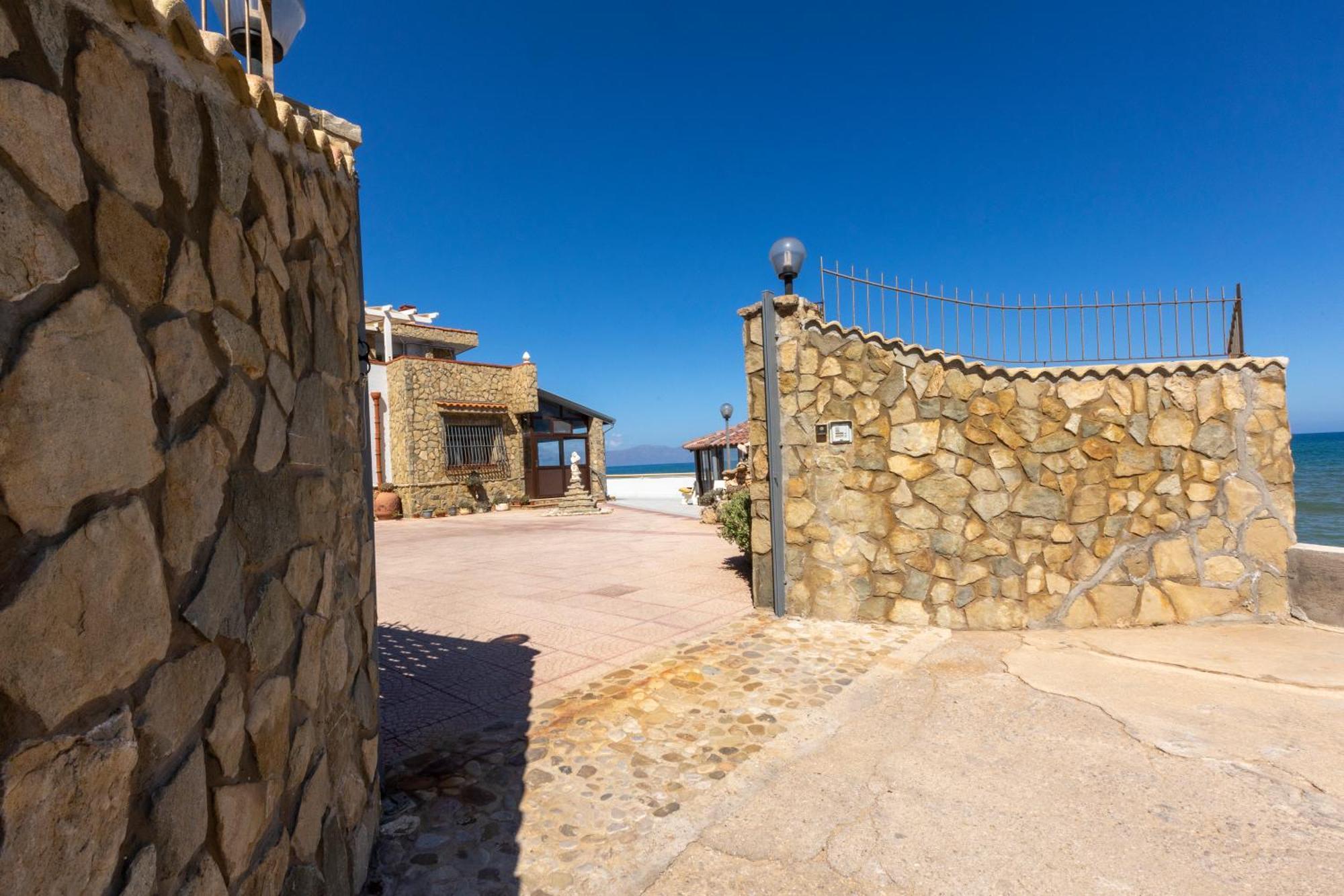 Casa Vacanza Barbera - In Riva Al Mare Villa Trappeto  Ngoại thất bức ảnh