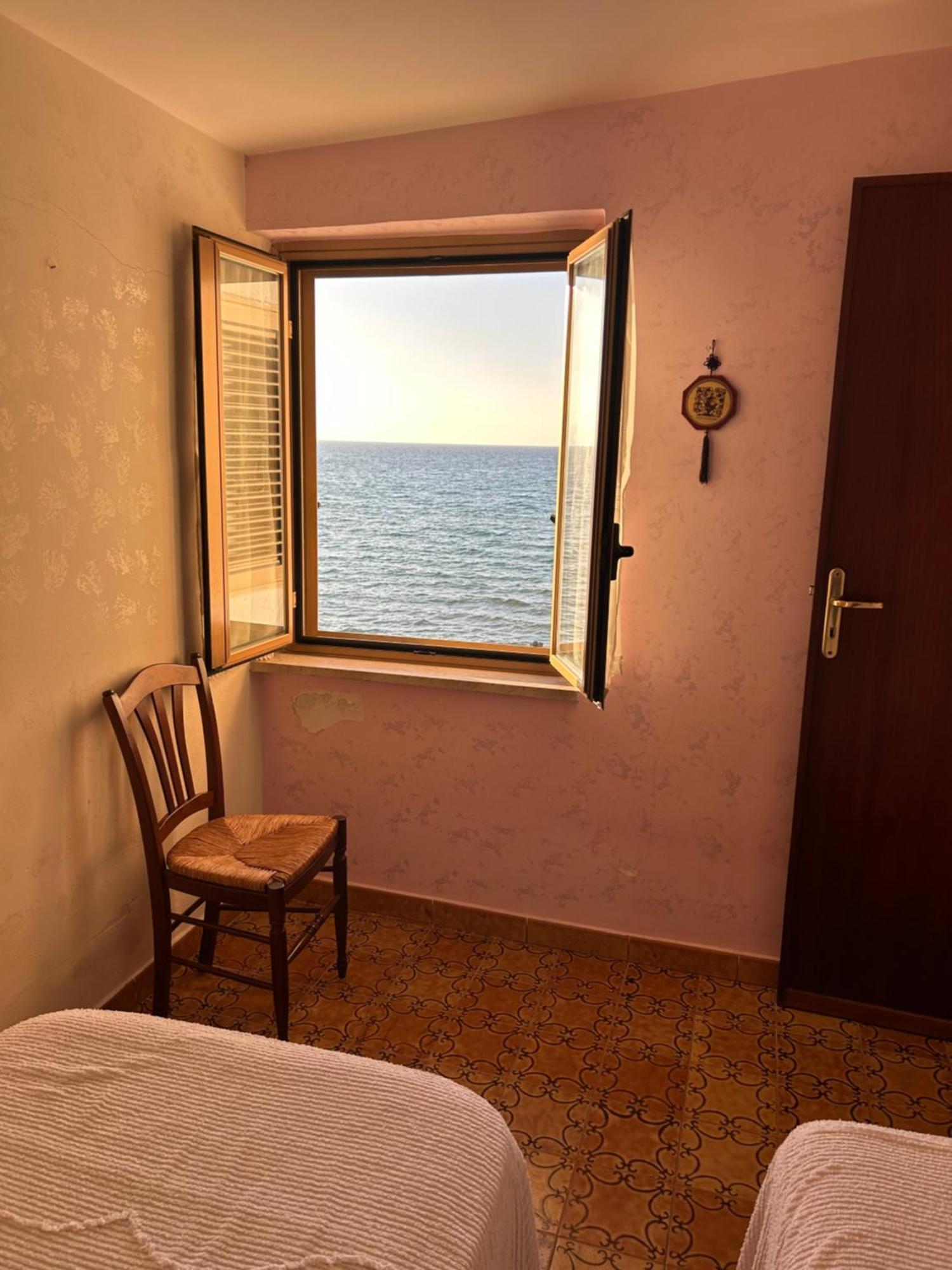 Casa Vacanza Barbera - In Riva Al Mare Villa Trappeto  Ngoại thất bức ảnh