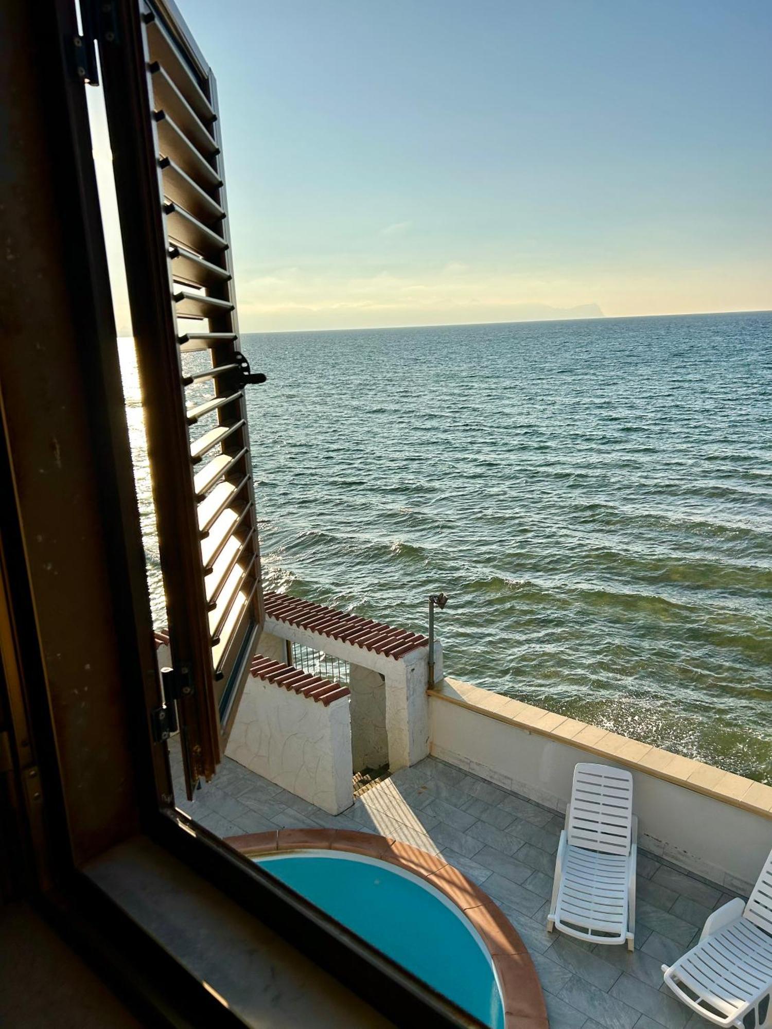 Casa Vacanza Barbera - In Riva Al Mare Villa Trappeto  Ngoại thất bức ảnh