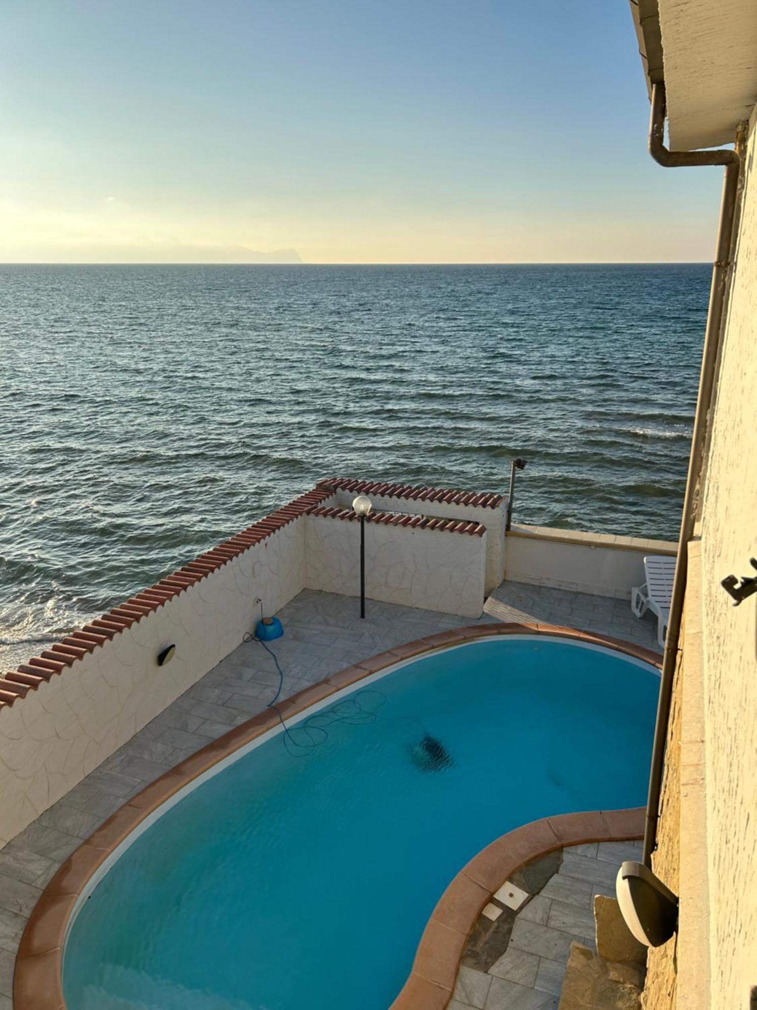 Casa Vacanza Barbera - In Riva Al Mare Villa Trappeto  Ngoại thất bức ảnh